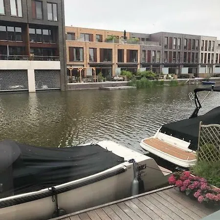 Luxery Waterfront *